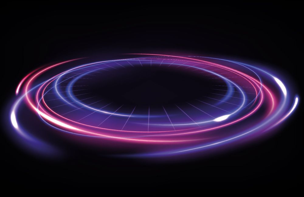 Ein Lila-pinker Lichtkreis vor einem schwarzen Hintergrund