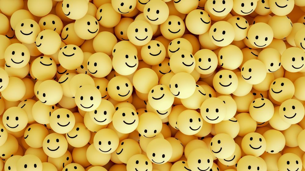 Viele gelbe Tischtennisbälle mit Smiley-Gesicht